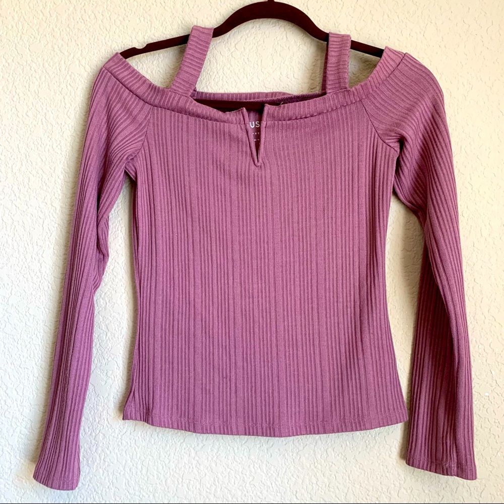 🧁 3 for $25 Aero Old rose top size Medium but can fit like a small